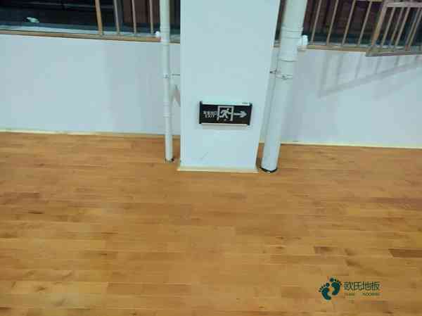 五角枫排球馆木地板怎么保养？